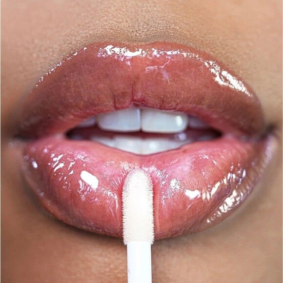 TRULY Beauty: Soft Serve Luxury Peptide Lip Oil - Picture 4 of 9